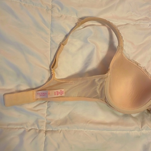 Victoria’s Secret Body by Victoria Lined Demi bra 34C - Picture 3 of 6